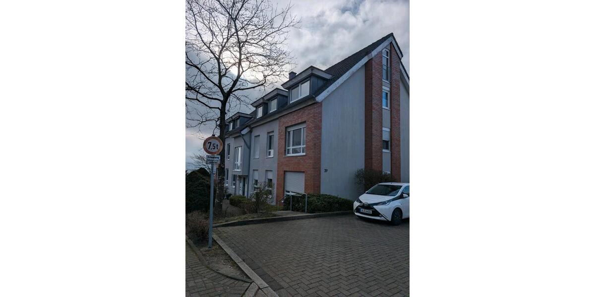 Sonnendurchflutete 2-Zimmer DG mit Balkon in toller Lage 2 zimmer