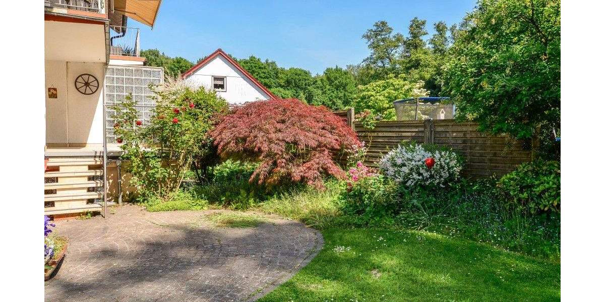 Großzügige 2 Familien-DHH mit Aufstockungs- und Anbaumöglichkeiten * ca. 1.848 m² parkähnlicher Grund mit Direktangre... 6 zimmer