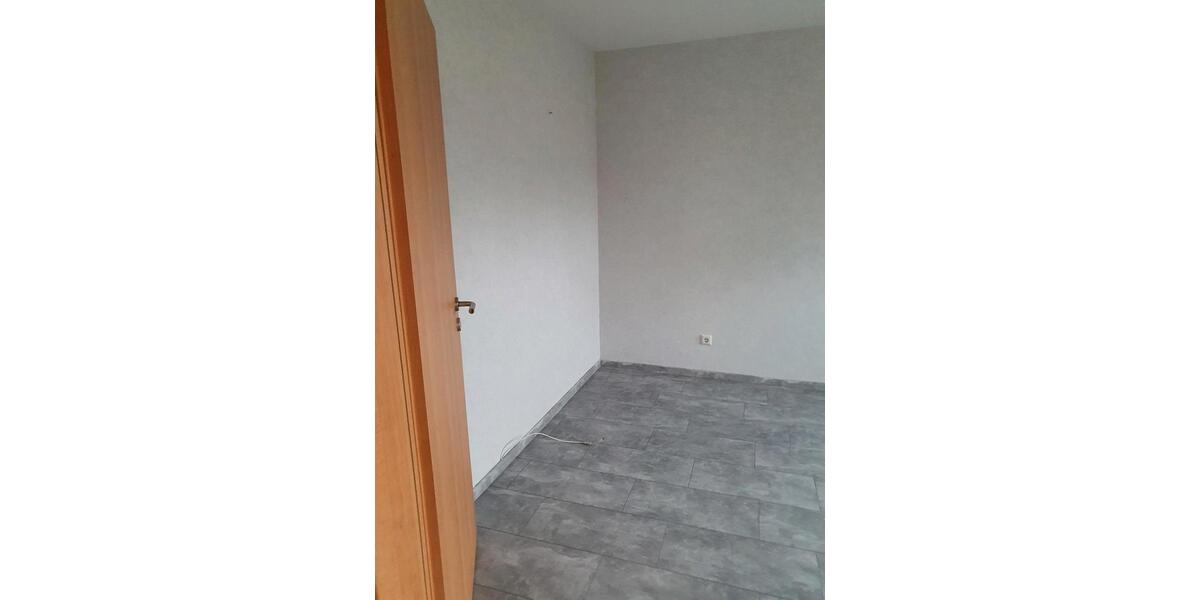 Etagenwohnung Remscheid Lüttringhausen - 4 Zimmer, 80 m&sup2;, 220.000&euro; | Angebot:27425681