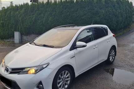 Toyota Auris 125.800 km 10.990 € Düsseldorf 40235