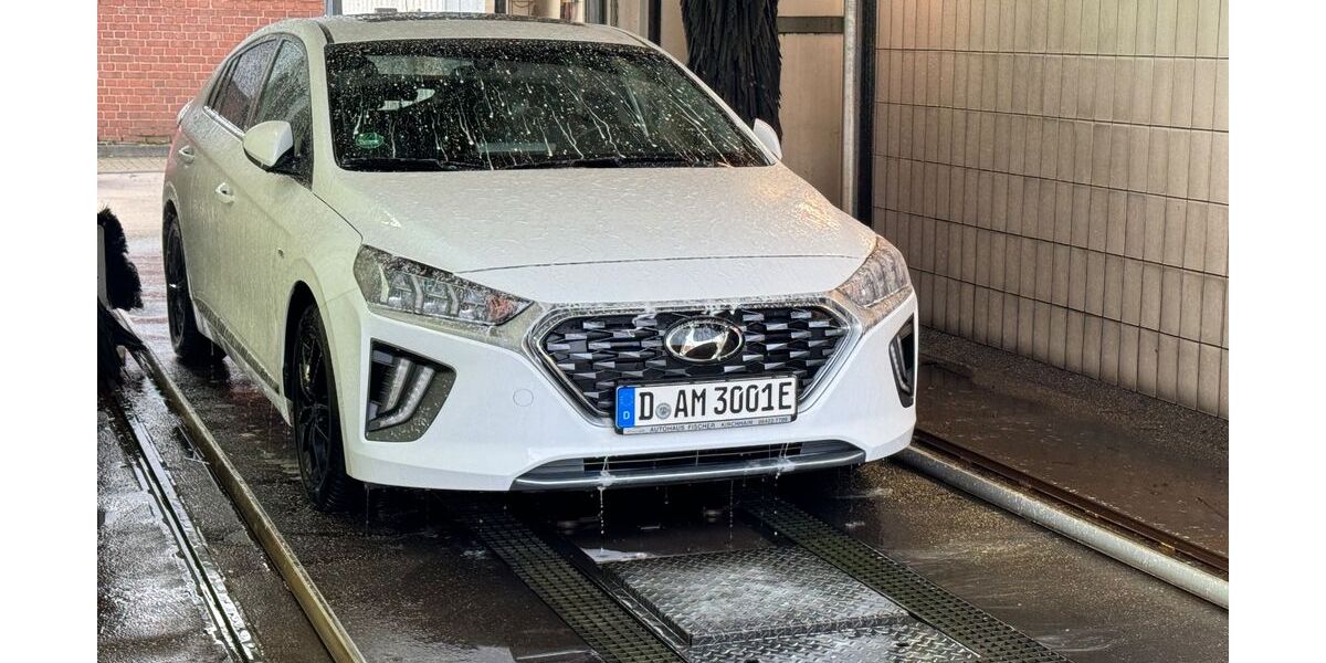 Hyundai IONIQ 65.000 km 15.900 &euro; Düsseldorf 40599