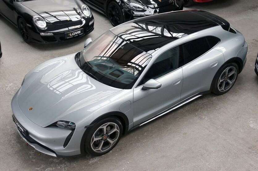 Porsche Taycan 37.661 km 60.990 € Düsseldorf 40237