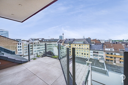 Luxuriöse 3 Zimmer Dachgeschoss-Maisonette-Wohnung mit Klimaanlage und kleiner Dachterrasse - Wohnung Düsseldorf | Angebot:27007945