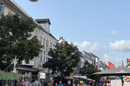 Haus zum Kaufen in Bergisch Gladbach 1.790.000 € 71 m² 10 zimmer