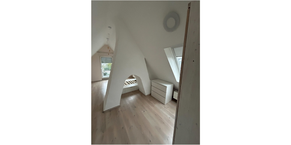 Dachgeschoßwohnung Düsseldorf Stadtbezirk 8 - 1 Zimmer, 30 m&sup2;, 750&euro; | Angebot:25646351