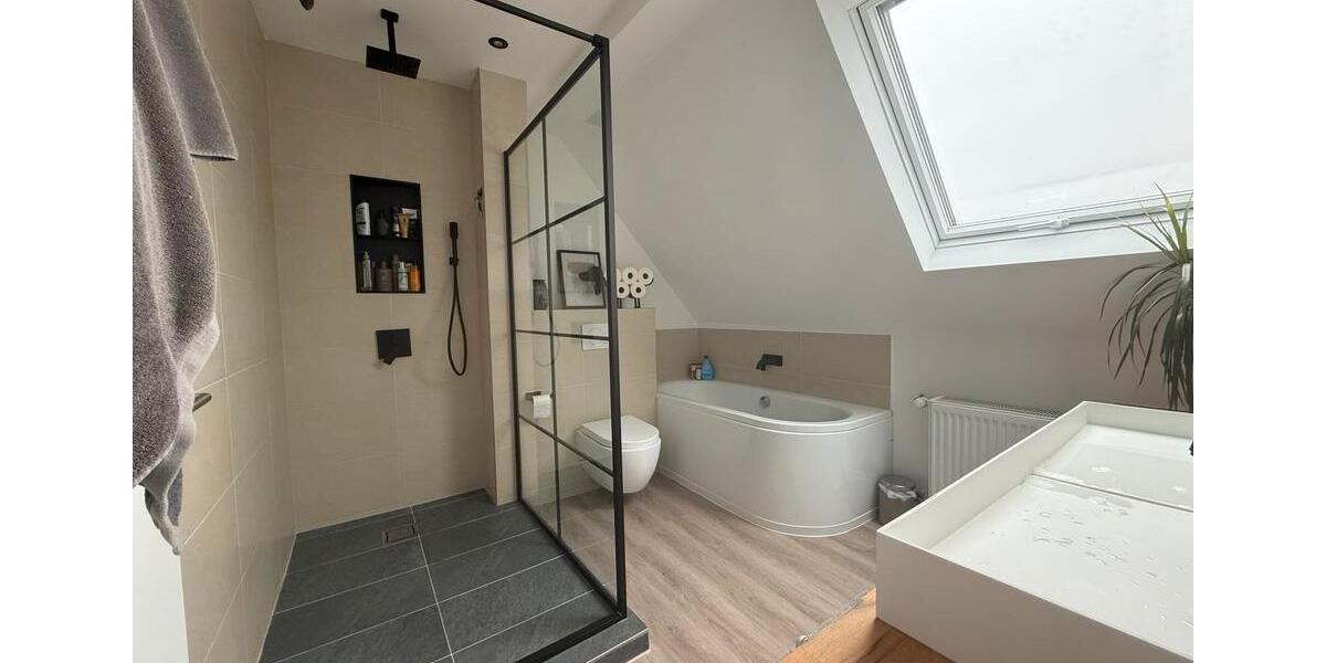 Doppelhaushälfte Leverkusen - 4 Zimmer, 135 m&sup2;, 2.450&euro; | Angebot:24712161