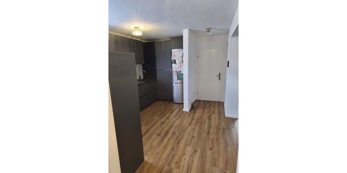 Lichtdurchflutete Wohnung mit Garage, Kamin und eigenem Garten im freistehendem Haus 3 zimmer