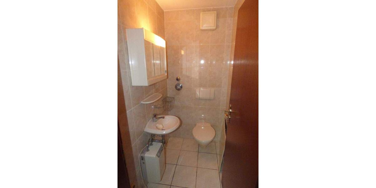 Bensberg - zentrale Ruhiglage (dank Seitenstraße), 2 Zimmer, 2 Balkone, Dusch- und Wannenbad mit Fenster und separates Gäste-WC 2 zimmer