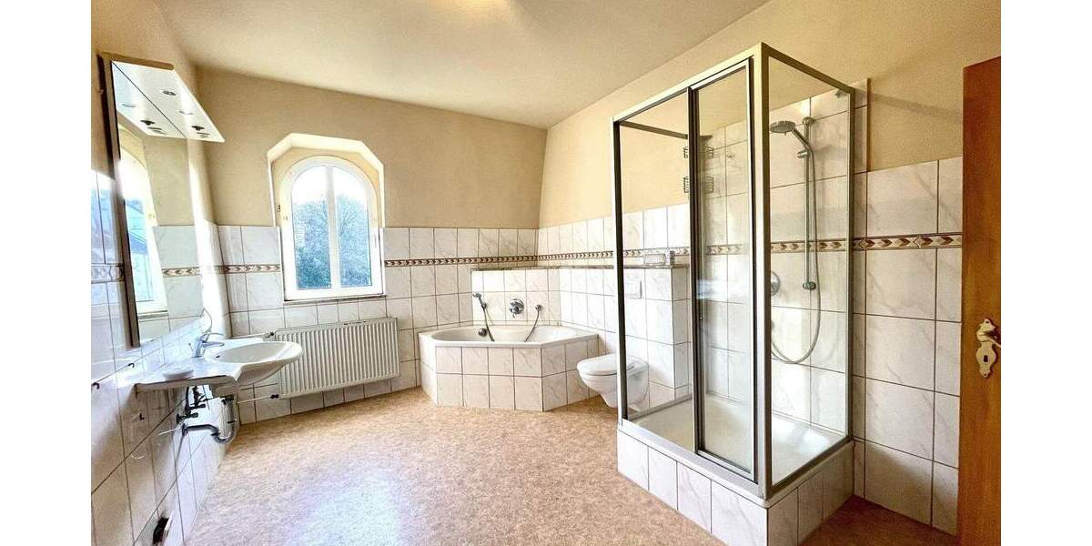 Etagenwohnung Schwelm - 4 Zimmer, 126 m&sup2;, 167.000&euro; | Angebot:25245264