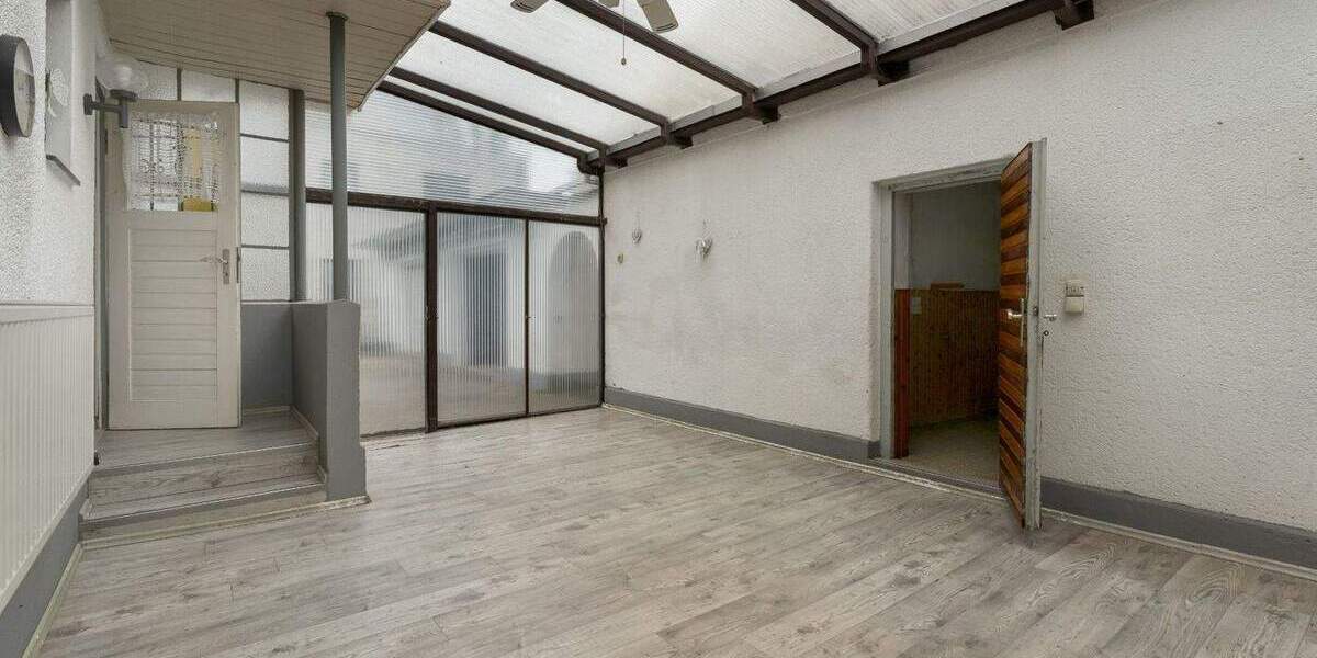 Doppelhaushälfte in Leverkusen Schlebusch zum Kernsanieren 2 zimmer