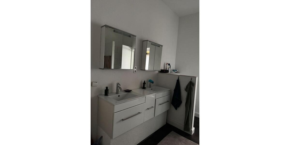 Möbliertes WG-Zimmer in 84 m² Wohnung zur Untermiete – Düsseldorf 1 zimmer