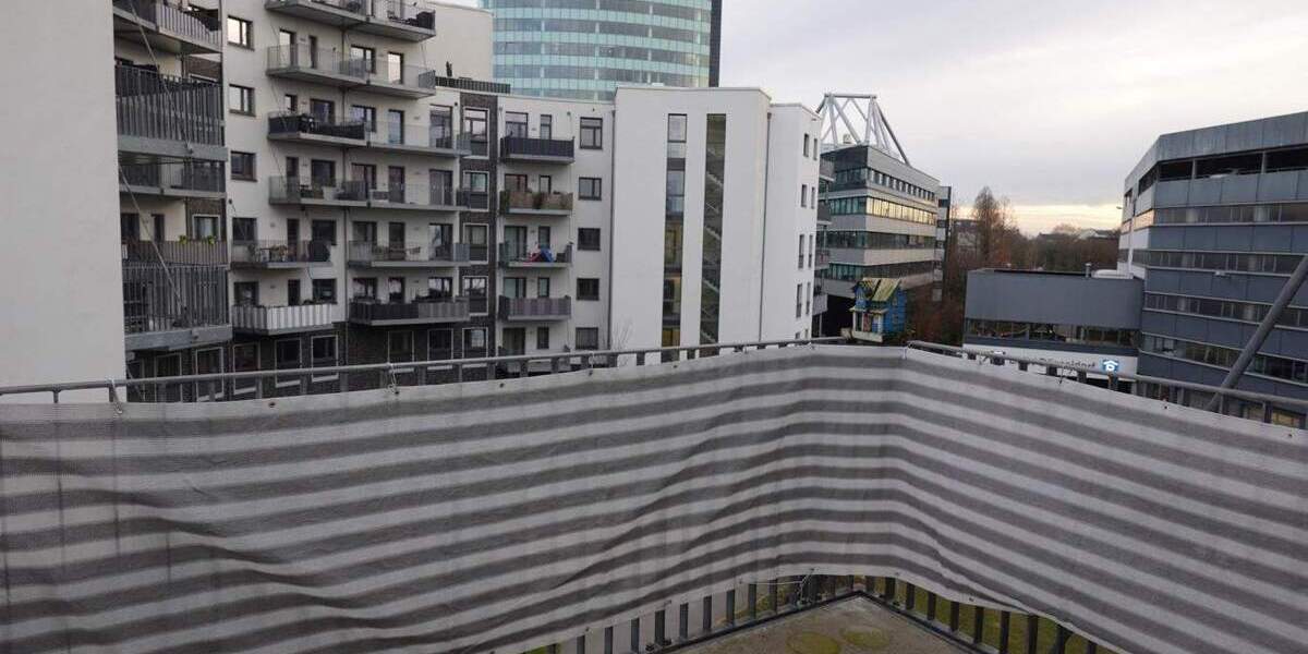 2 Zimmer Wohnung mit Fußbodenheizung und Balkon. EBK käuflich. Nur für eine Person geeignet. 2 zimmer