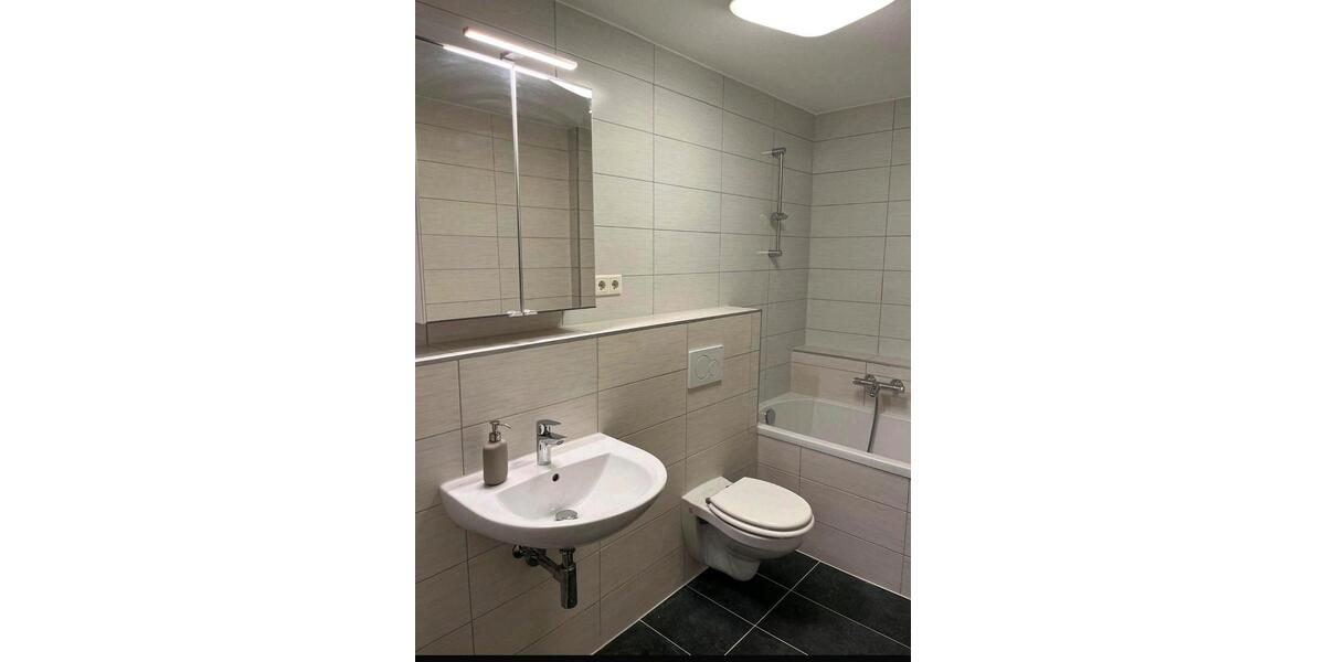 Sonnendurchflutete 2-Zimmer DG mit Balkon in toller Lage 2 zimmer