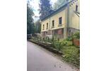 Freistehendes Einfamilienhaus mit Gästehaus und Waldgrund
