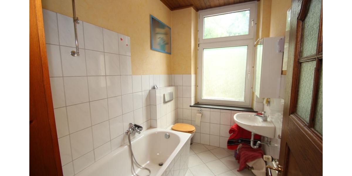 Mehrfamilienhaus mit drei Wohneinheiten und Entwicklungspotenzial - Mehrfamilienhaus, Wohnhaus Solingen Wald | Angebot:24715259