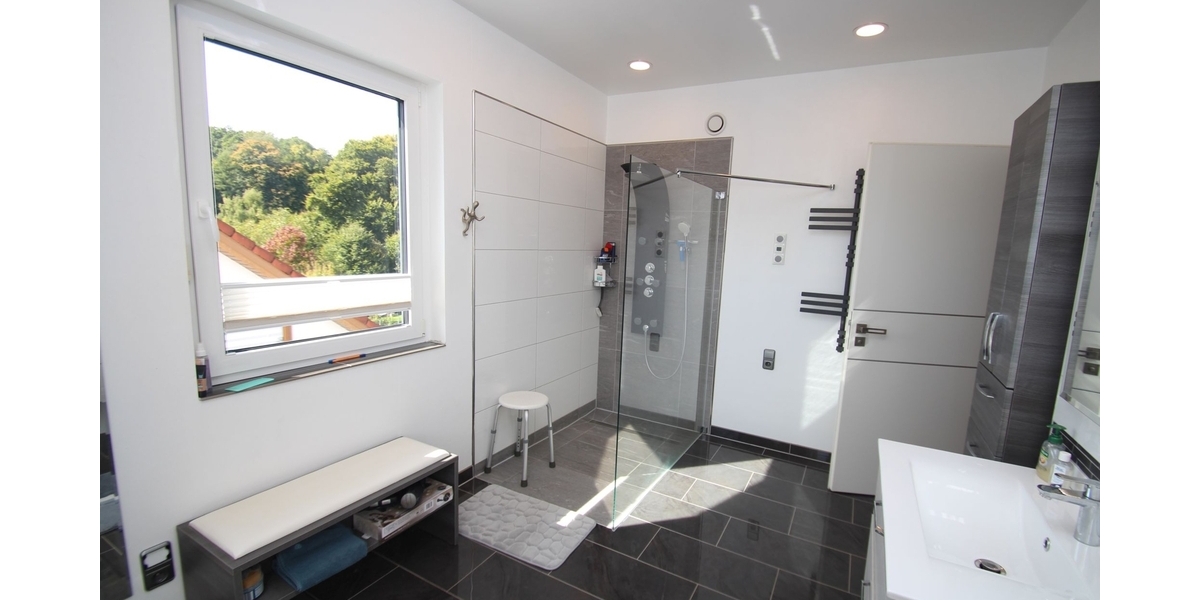 Mit 3D: Einfamilienhaus mit schön angelegtem Garten und dem Blick ins Grüne! 4 zimmer