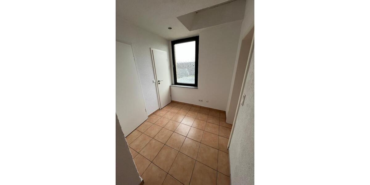 Dachgeschoßwohnung Solingen Wald - 3 Zimmer, 80 m&sup2;, 700&euro; | Angebot:25340771