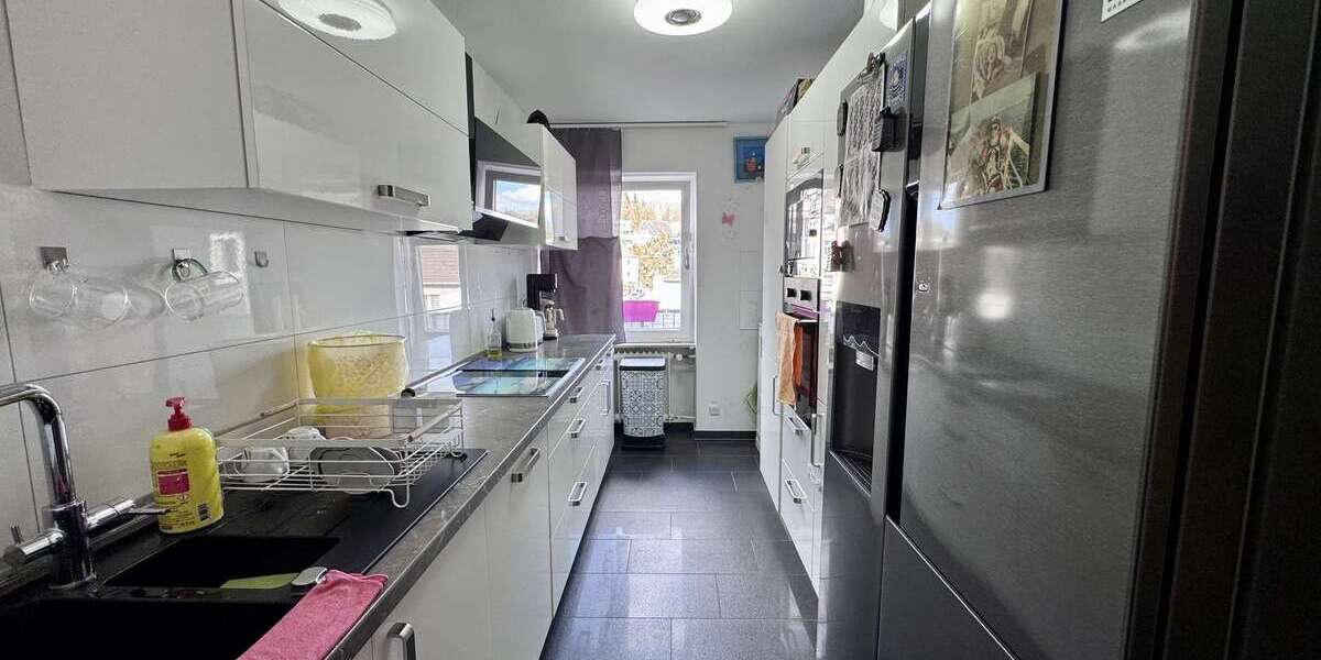 Traumhafte 3,5-Zimmer-Wohnung mit großem Balkon, herrlicher Aussicht, Garage und inkl.Einbauküche 3 zimmer