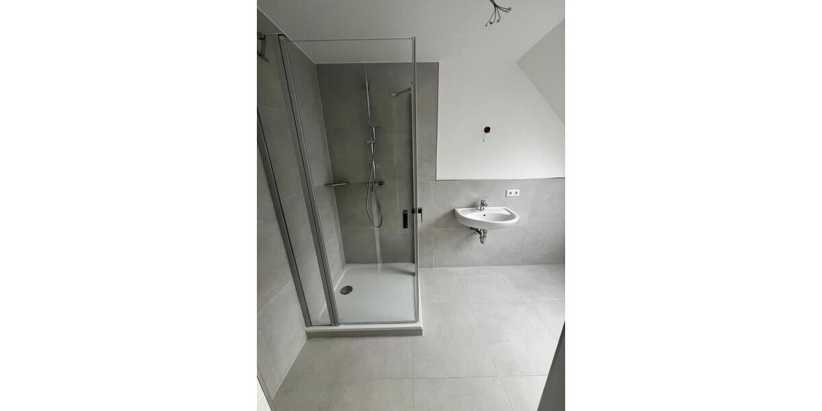 Dachgeschoßwohnung Solingen Central - 4 Zimmer, 80 m&sup2;, 800&euro; | Angebot:26465564