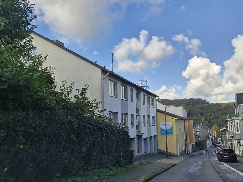 Anleger aufgepasst - Gepflegtes Mehrfamilienhaus mit 8 Wohneinheiten - bereits aufgeteilt!!