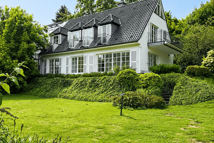 Haus Düsseldorf - 5 Zimmer, 268 m&sup2;, 4.500&euro; | Angebot:26876238