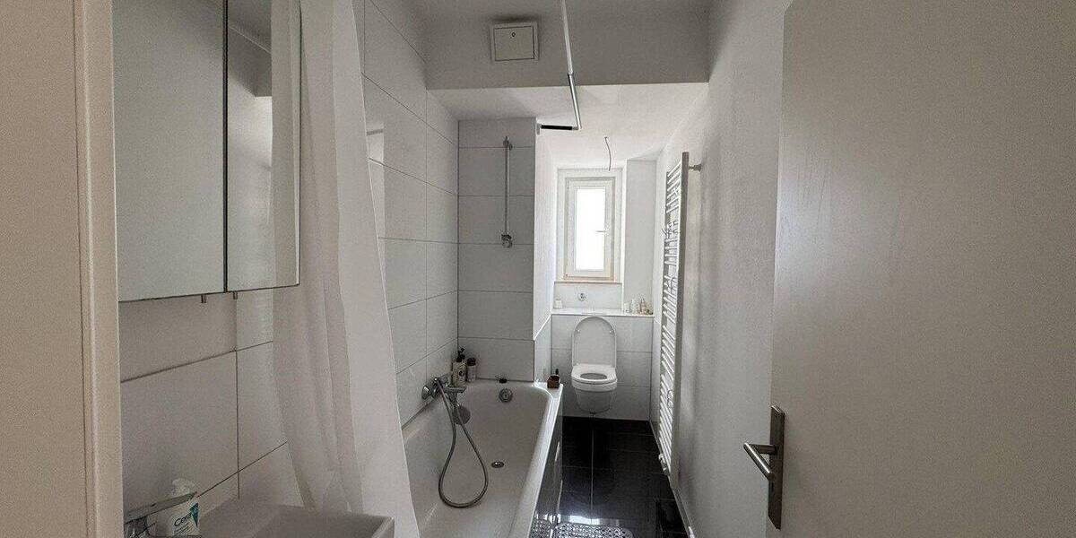 Etagenwohnung Düsseldorf Unterbilk - 3 Zimmer, 90 m&sup2;, 1.810&euro; | Angebot:26874110