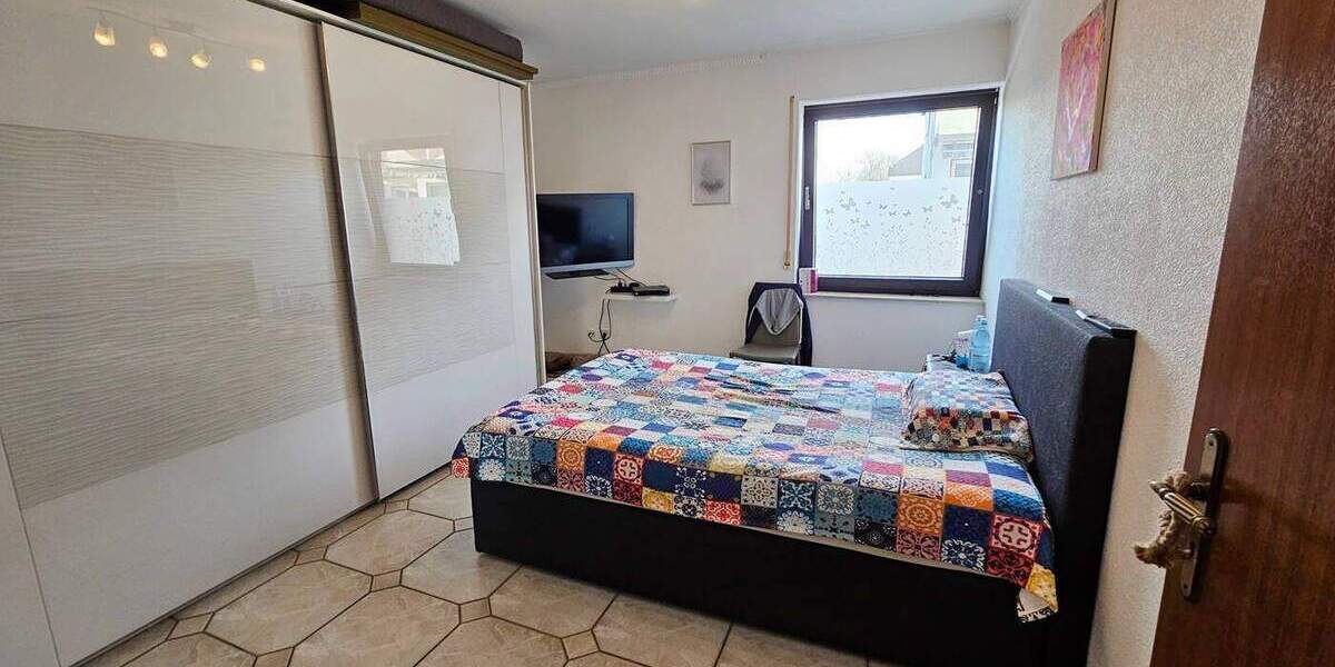 Großzügiges Zweifamilienhaus in bevorzugter Lage von Leverkusen-Lützenkirchen 8 zimmer