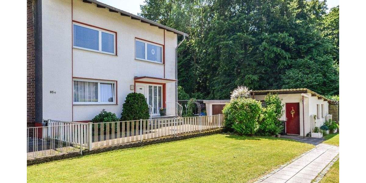 Großzügige 2 Familien-DHH mit Aufstockungs- und Anbaumöglichkeiten * ca. 1.848 m² parkähnlicher Grund mit Direktangre... 6 zimmer