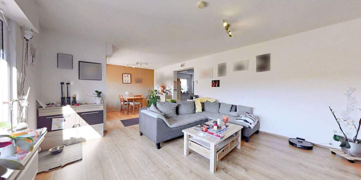 Freistehendes Zweifamilienhaus mit großem Grundstück 6 zimmer