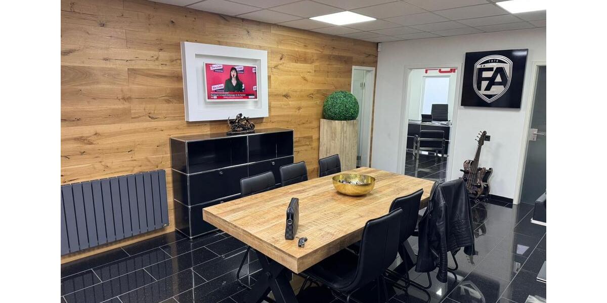 Befahrbare Autohaus Gewerbehalle Halle ca 900qm mit Büro zimmer