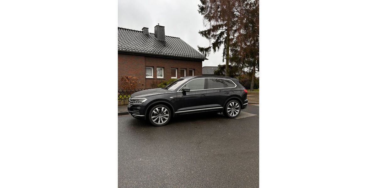 VW Touareg 28.100 km 52.500 &euro; Leverkusen 51371