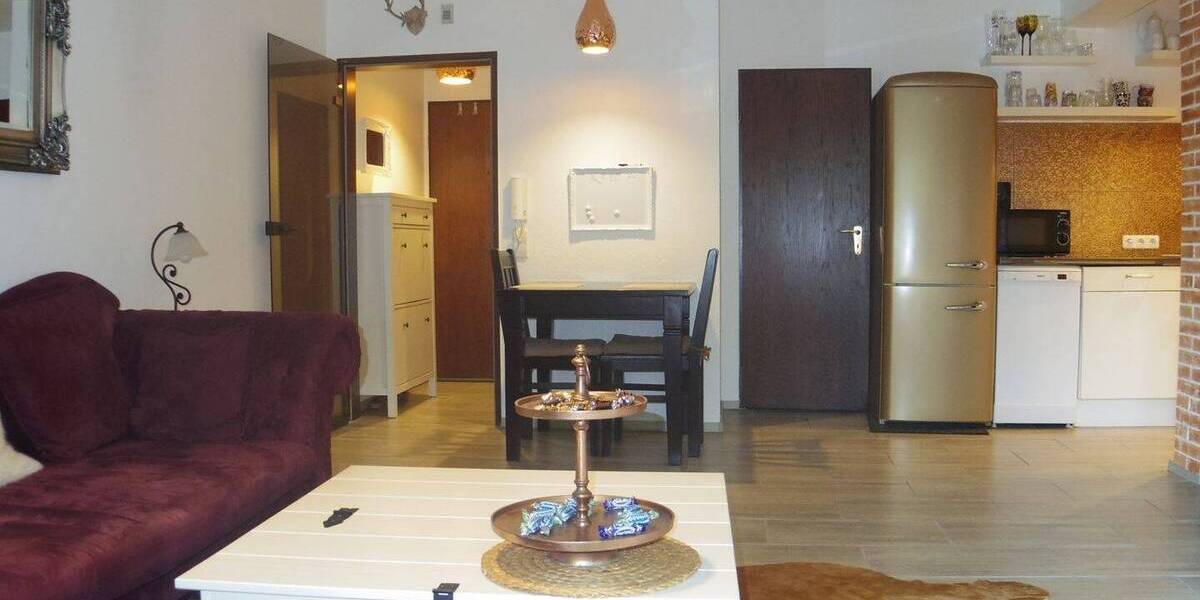 Schöne kleine Tiefpaterren-Wohnung mit Terasse und kleinem Gartenanteil in Bestlage - Klosterviertel 2 zimmer