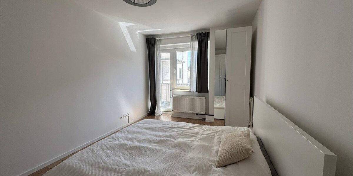 Etagenwohnung Düsseldorf Unterbilk - 3 Zimmer, 90 m&sup2;, 1.810&euro; | Angebot:26874110