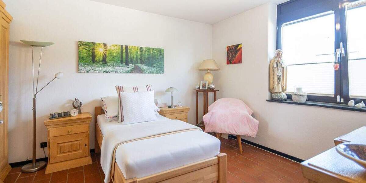 Stilvoller Bungalow mit Pool und liebevoll angelegtem Garten 5 zimmer