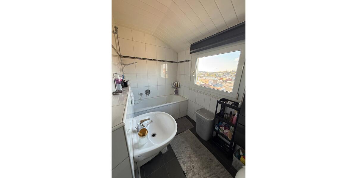 Dachgeschoßwohnung Remscheid Reinshagen - 3.5 Zimmer, 82 m&sup2;, 180.000&euro; | Angebot:26305537