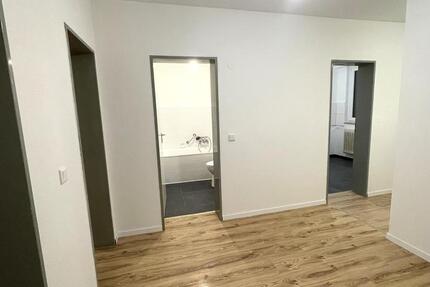 **Helle & frisch renovierte 2,5-Zimmer-Wohnung – mit Balkon & Aufzug** 2 zimmer