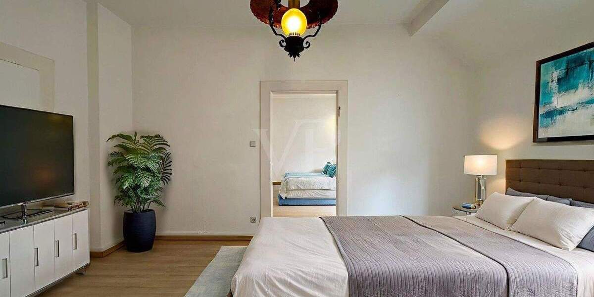 Stilvolle 4-Zimmer-Altbauwohnung mit Balkon, Kamin & Ausbaureserve in Velbert-Mitte 4 zimmer