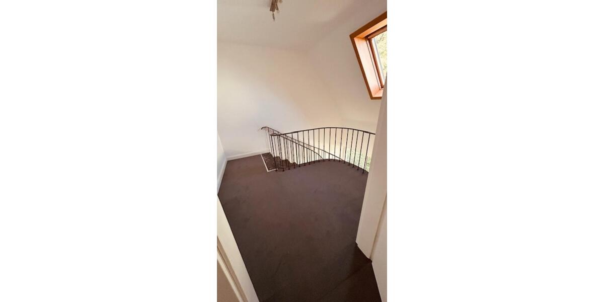 Dachgeschoßwohnung Halver - 3 Zimmer, 117 m&sup2;, 900&euro; | Angebot:25988805