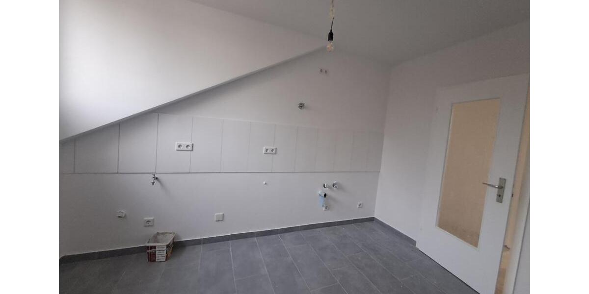 3-Zimmer-DG-Wohnung - Erstbezug nach Sanierung - Nähe Klinikum 3 zimmer