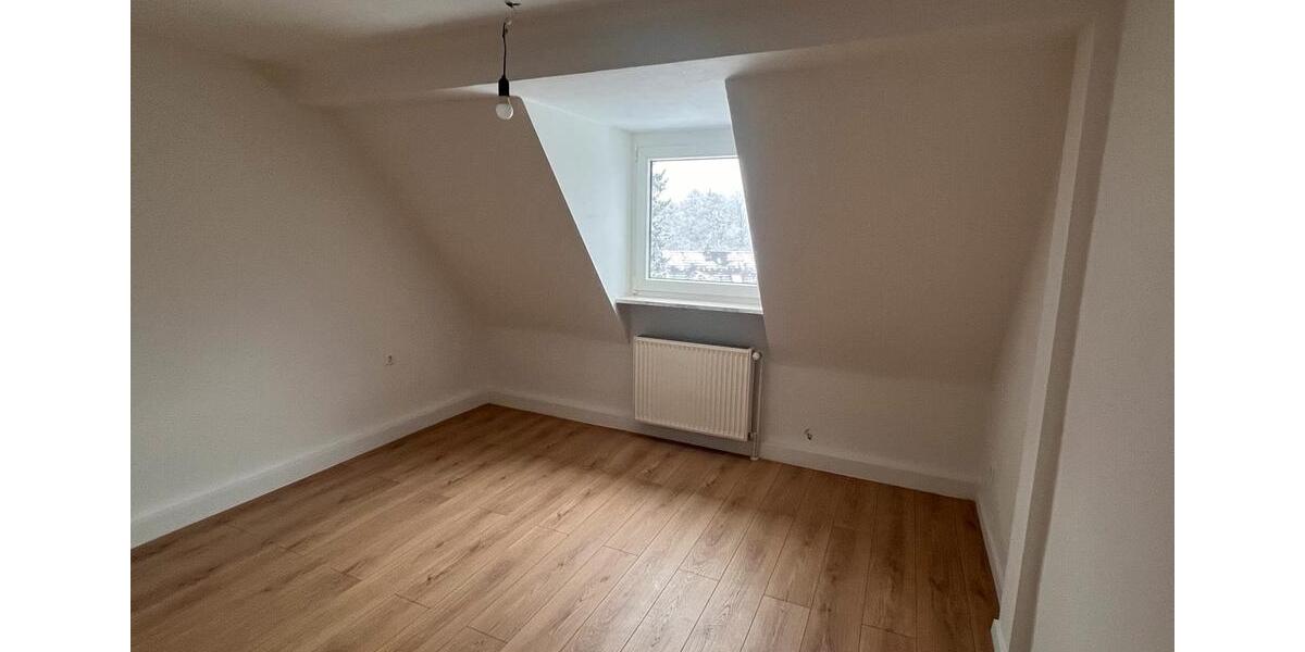 Schön geschnittene & frisch sanierte DG-Wohnung mit Gartennutzung 2 zimmer