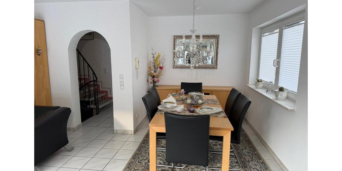 Gepflegte Doppelhaushälfte mit Garten, Fußbodenheizung & Garage 5 zimmer