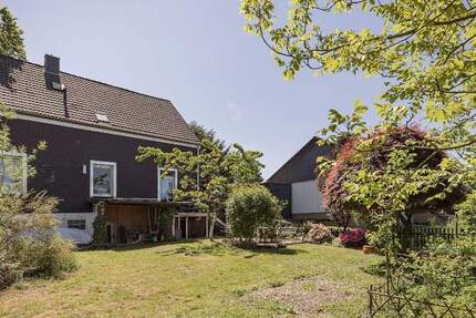 Wohnglück trifft Mieteinnahme: Freistehendes Zweifamilienhaus mit traumhaftem Garten 7 zimmer