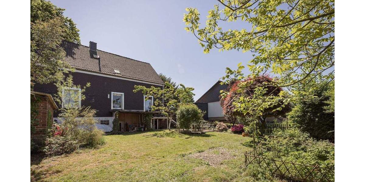 Wohnglück trifft Mieteinnahme: Freistehendes Zweifamilienhaus mit traumhaftem Garten 7 zimmer