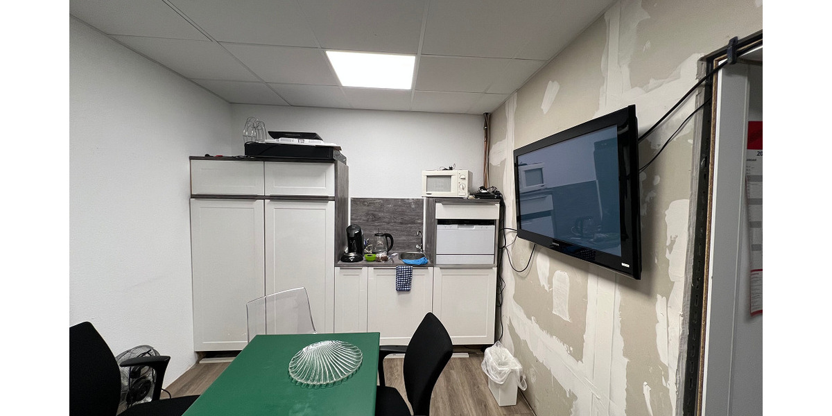 Investorenobjekt mit 3 Wohnungen, 2 Ladenlokalen und Erweiterungsmöglichkeiten zimmer