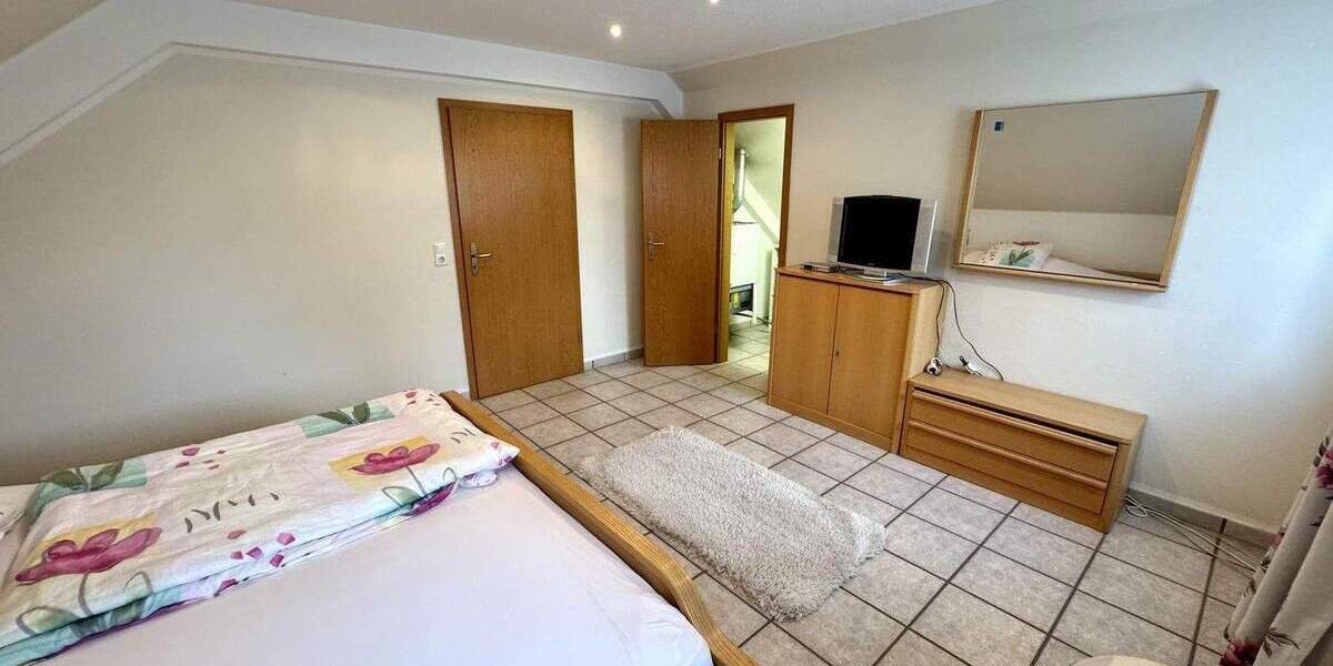 Großes Einfamilienhaus mit Einliegerwohnung und Nebenhaus in Quettingen 6 zimmer