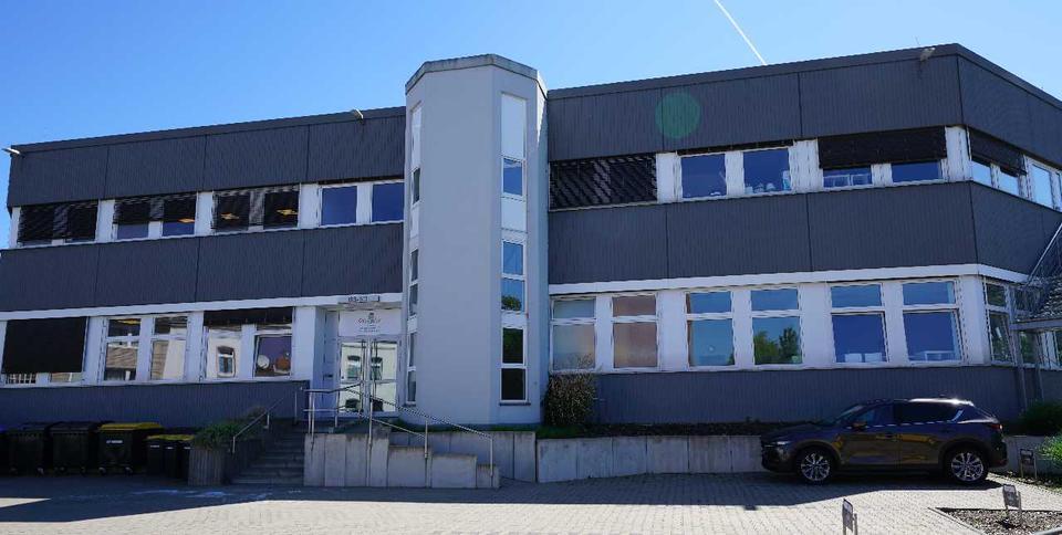 Provisionsfrei: Ca. 212 m² Büro-, Praxis- oder Studiofläche in Rtg.-Lintorf