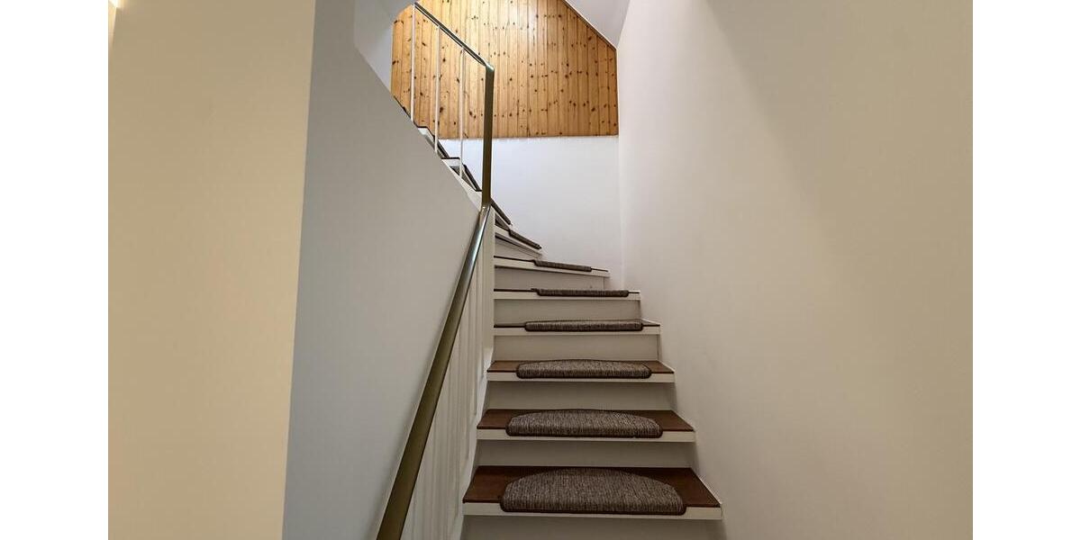 Großzügige Maisonette-Wohnung mit Parkett, Einbauküche & Hobbyräumen 5 zimmer