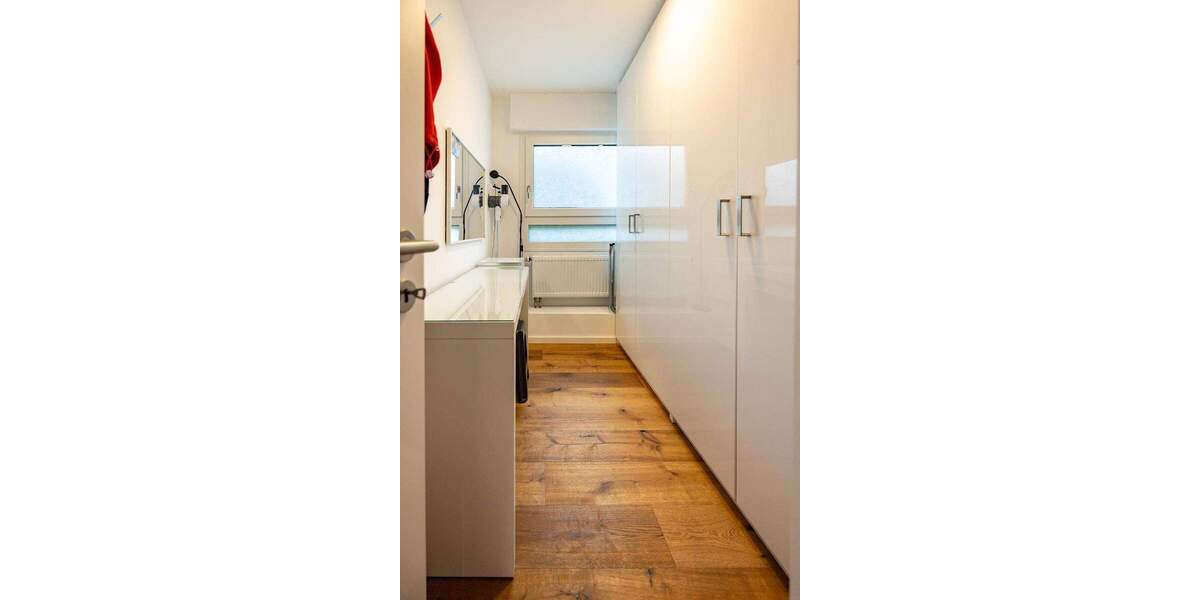 Einfamilienhaus mit Einlieger, Garage, Doppel-Carport und schönem Garten 7 zimmer