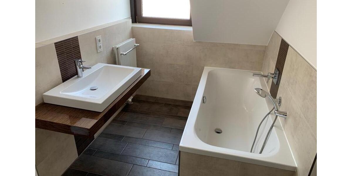 Dachgeschoßwohnung Düsseldorf Stadtbezirk 9 - 3.5 Zimmer, 91 m&sup2;, 435.000&euro; | Angebot:26889931