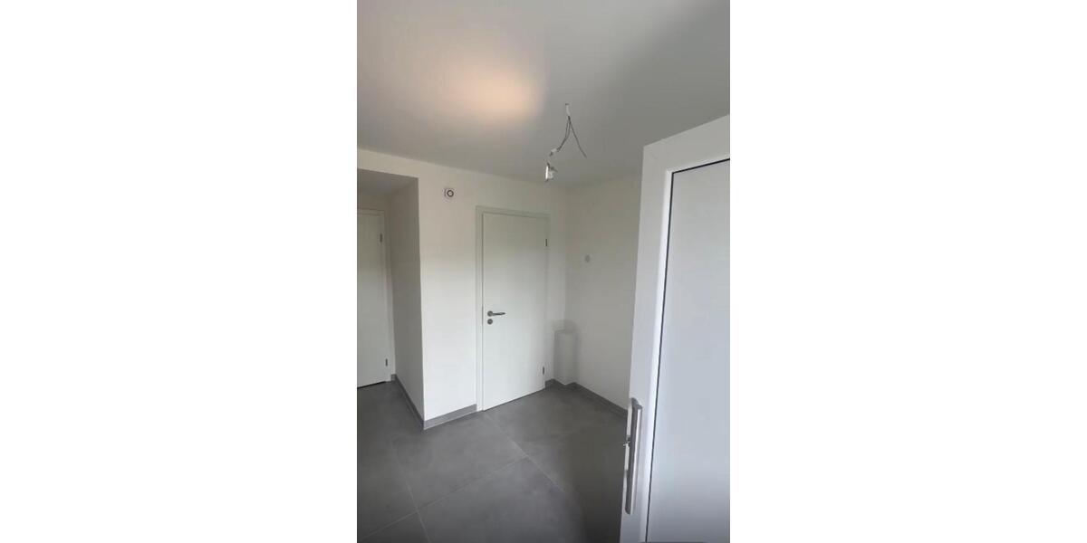 Wohnung zu vermieten kernsaniert und ca.35qm 2.5 zimmer